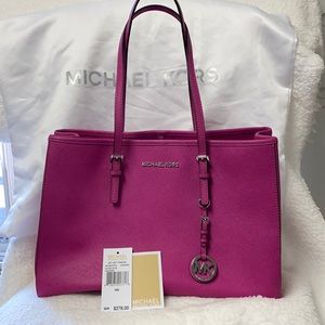 Michael Kors Jet Set Travel Tote in Fuschia